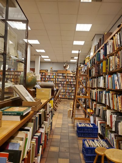 ams_bookstore1